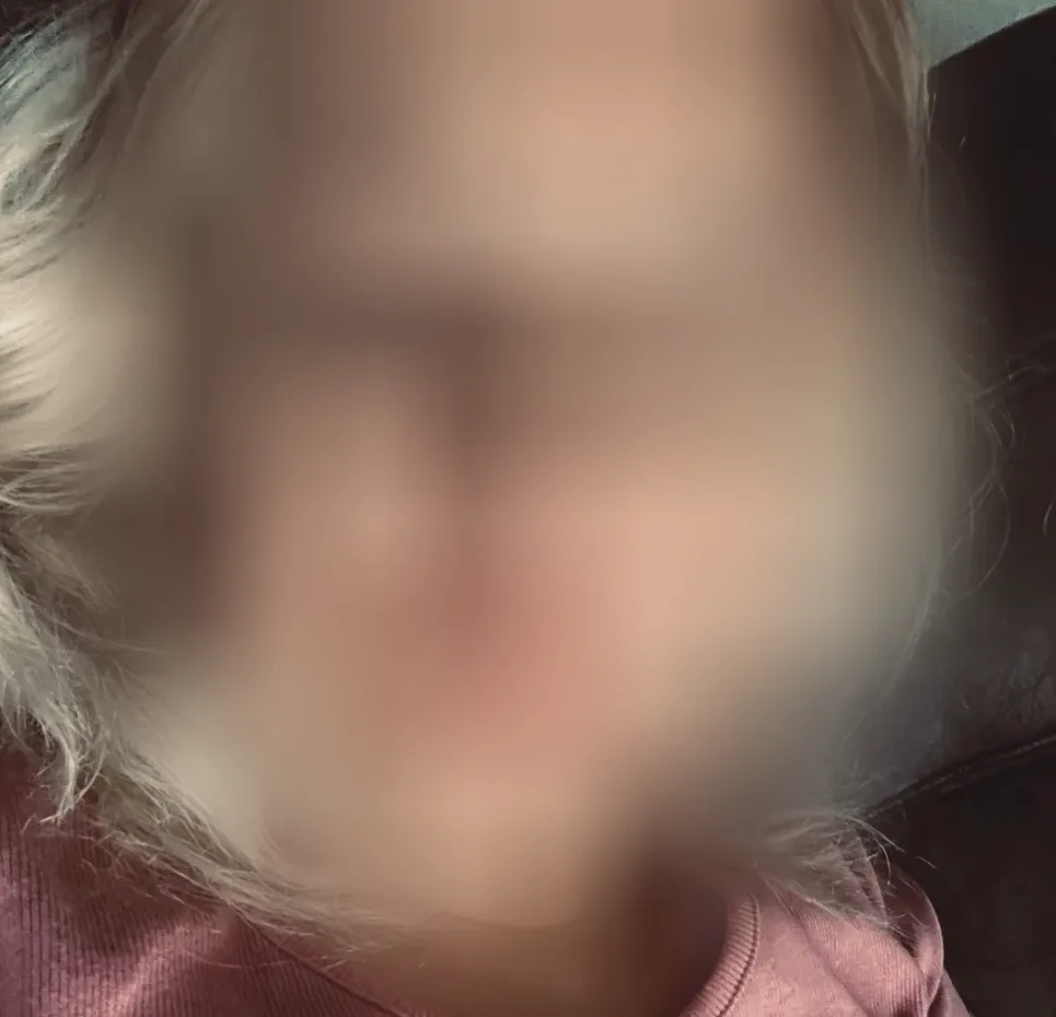 Ewa, 29