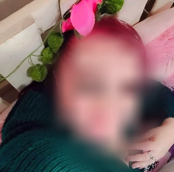 Ffion, 36